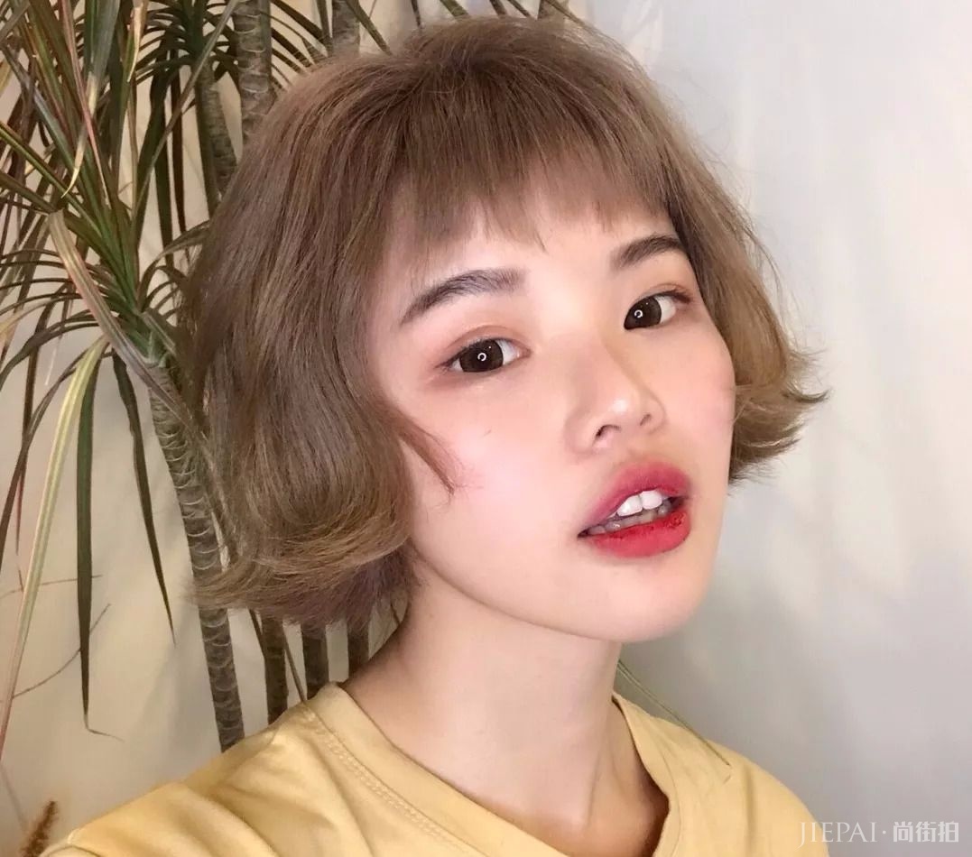 秋天给自己剪个“半额头”短发吧,轻松变女神