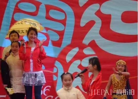 曾因“腿粗屁股大”被骂“滚出娱乐圈”的她，如今华丽逆袭，撩遍娱乐圈众男神！