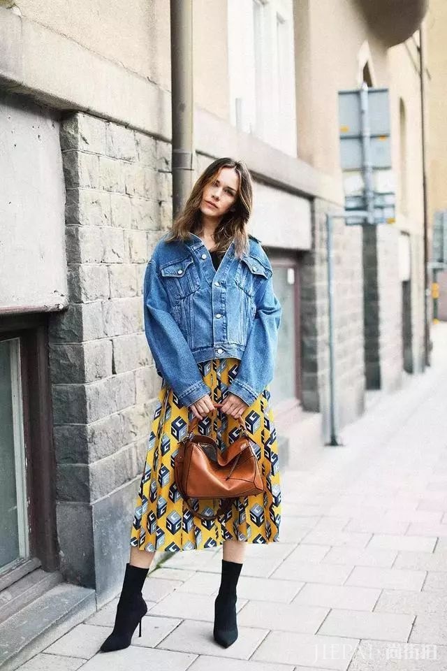 街头潮人告诉你 秋冬季度穿这6条裙子,美过一整年