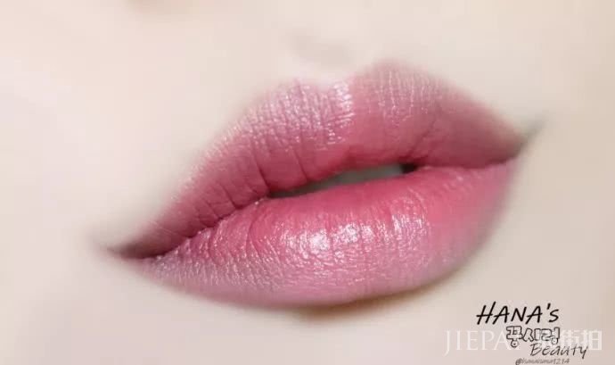 唐艺昕真会化妆 选唇色品味简直好的不要不要的