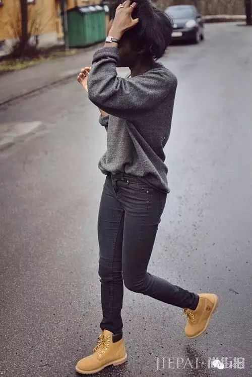 马丁靴这样穿 才能搭出存在感