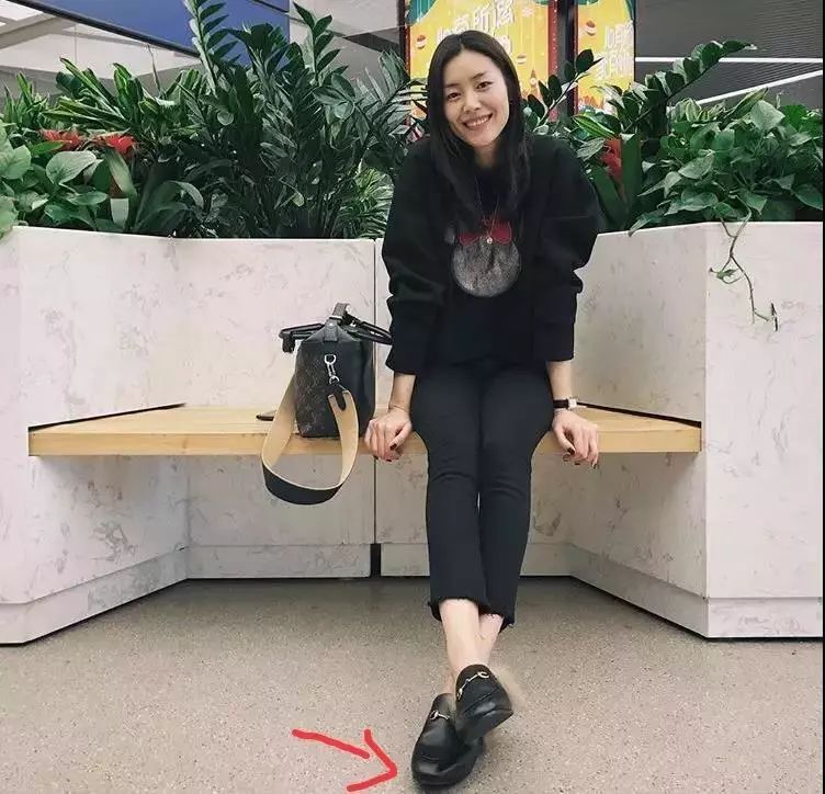 大表姐刘雯随便一拍都是大片?其实拍照上镜是有技巧的!