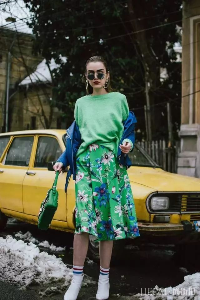 街头潮人告诉你 秋冬季度穿这6条裙子,美过一整年