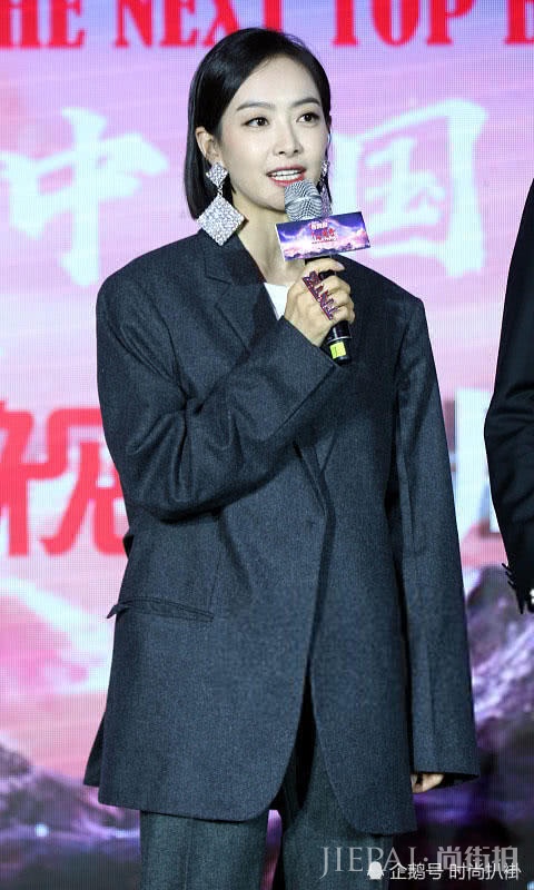 宋茜崔雪莉都曾被它坑惨,穿爸爸西装+奶奶鞋,老了10岁不止