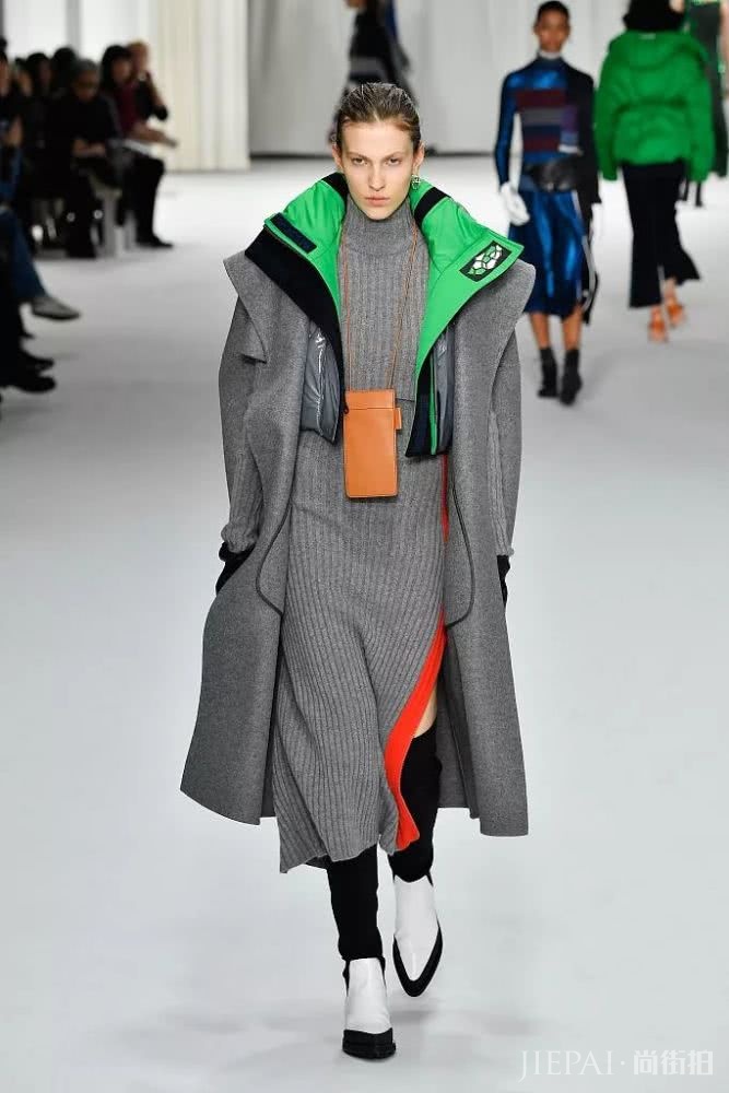 时尚圈的黑科技挂脖包你尝试过吗?