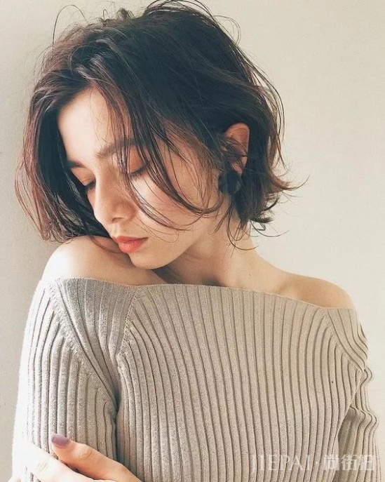 今年秋冬流行什么女生发型 换季了是时候换发型了