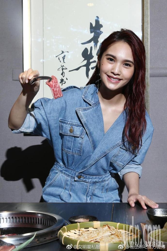 杨丞琳厉害了,穿连体裤折起两道裤腿,158穿出2米大长腿即视感