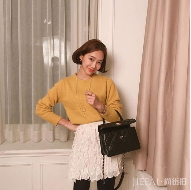 这几款韩系秋装少女衣服，25岁以下美女穿着，个个18岁