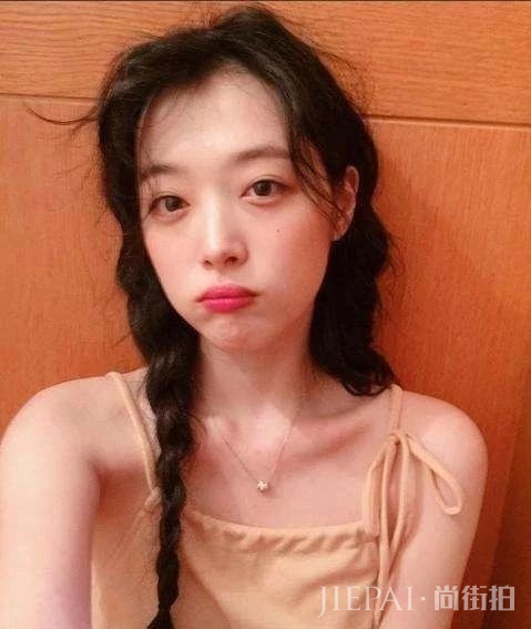 崔雪莉这是什么情况？?这次的造型翻车了...