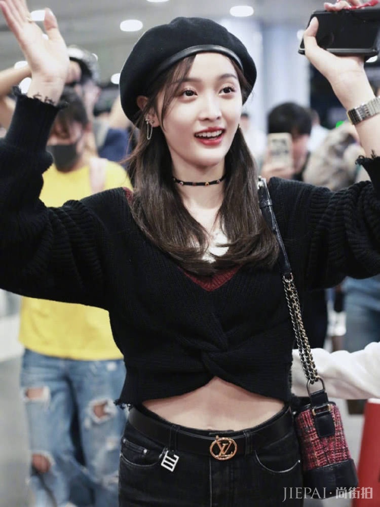 鸡心领毛衣又火了,不仅少女辣妈爱穿,娘娘们也喜欢