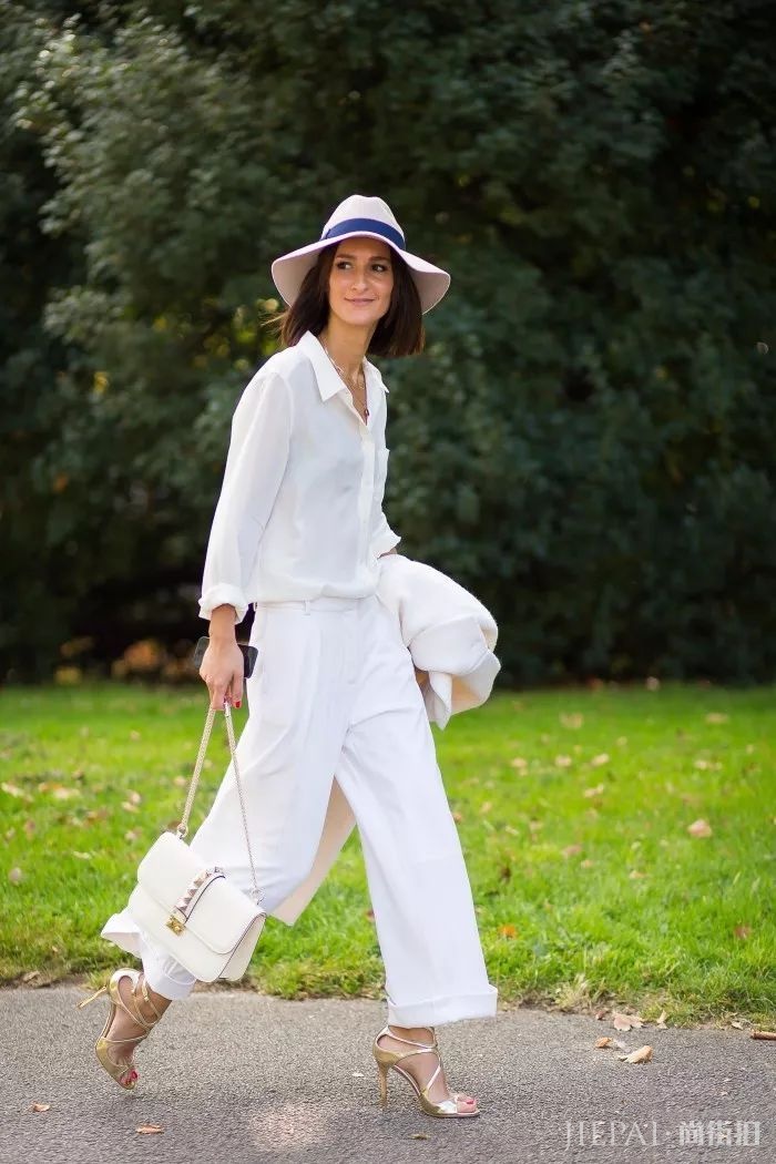 富有悬垂感的白衬衫，每款都想要！