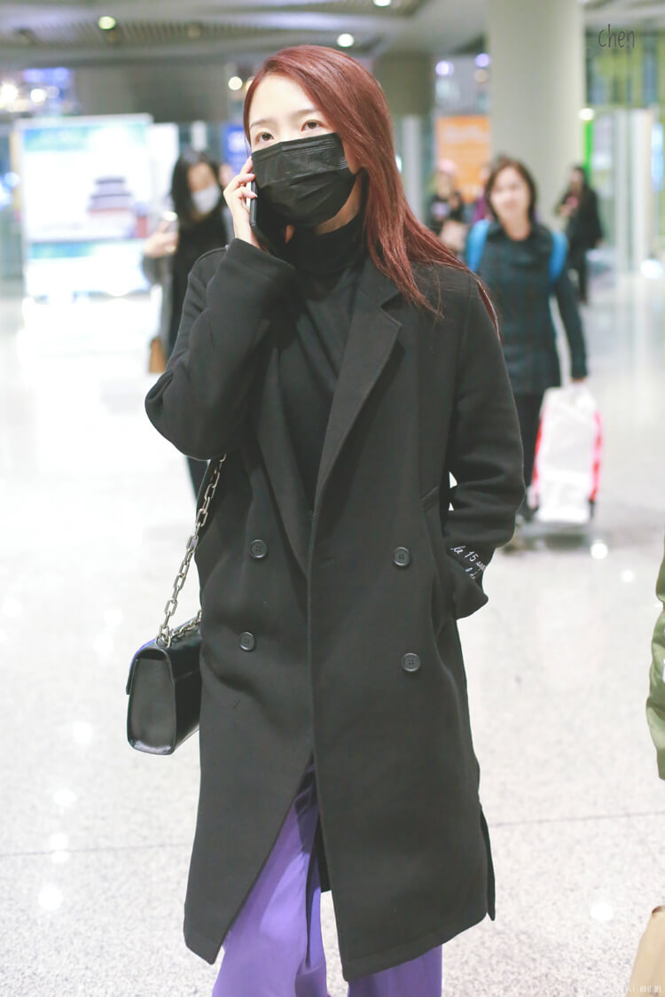 孟美岐穿紫色阔脚裤不得了,不仅腿长了还变瘦了