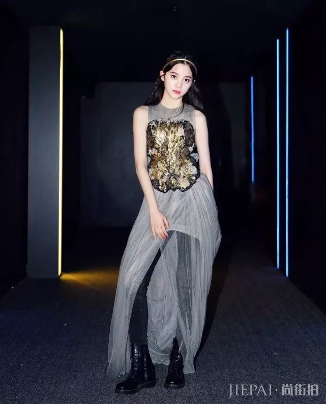 入秋时节裙子和裤子混搭,时髦感爆棚!!!