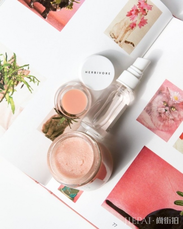 Herbivore Botanical 让你沉浸在梦幻缤纷的色调里