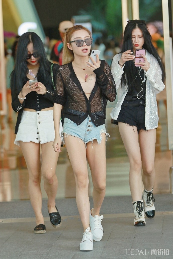 国内街拍:一条包臀裙居然能穿的这样美!