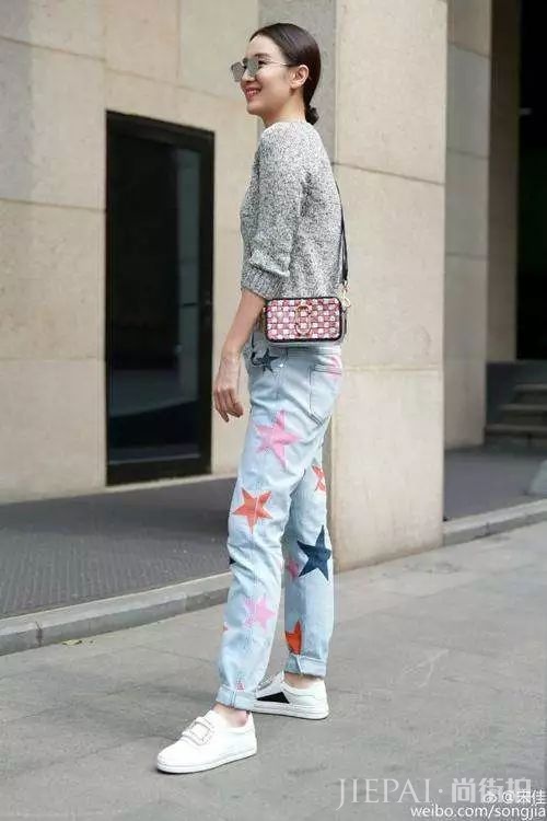 毛衣和牛仔裤怎么穿搭，照着宋佳刘雯的穿法走应该没错！