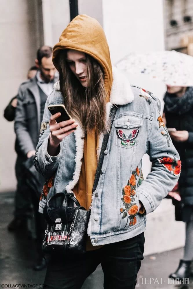 卫衣+牛仔裤=在2018秋冬街拍真的时髦炸了