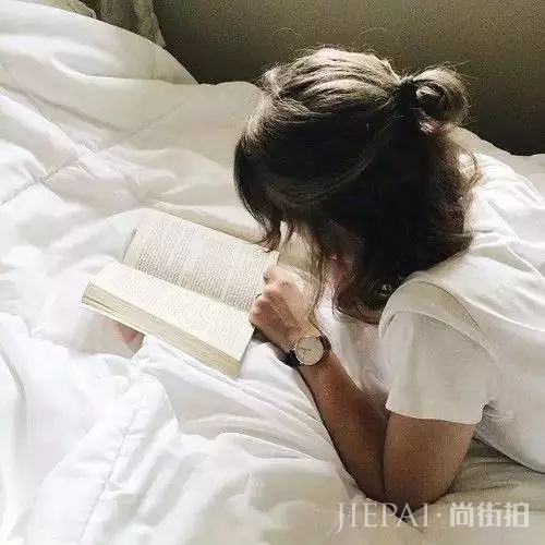 今年秋冬短发越来越流行,像这样扎一半,清新又好看!