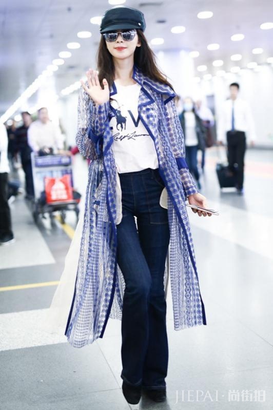 林志玲穿对了美得太高调!超薄风衣穿出少女感,搭配喇叭裤更有范