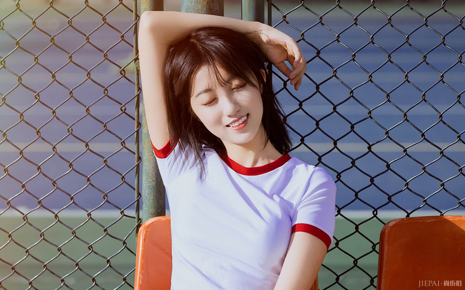 操场上的网球少女运动风格唯美写真照片 美女图片-第9张