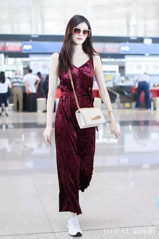 秋冬如何穿衣搭配技巧，丝绒裤能给你时髦和安全感