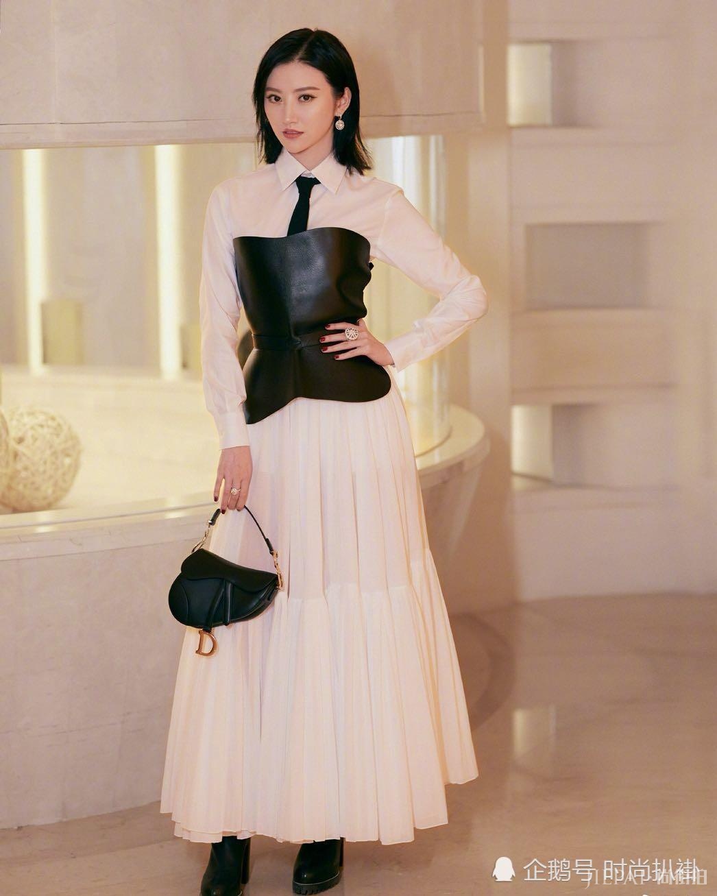 景甜最新写真曝光 白衬衫穿搭大气优雅，让人眼前一亮