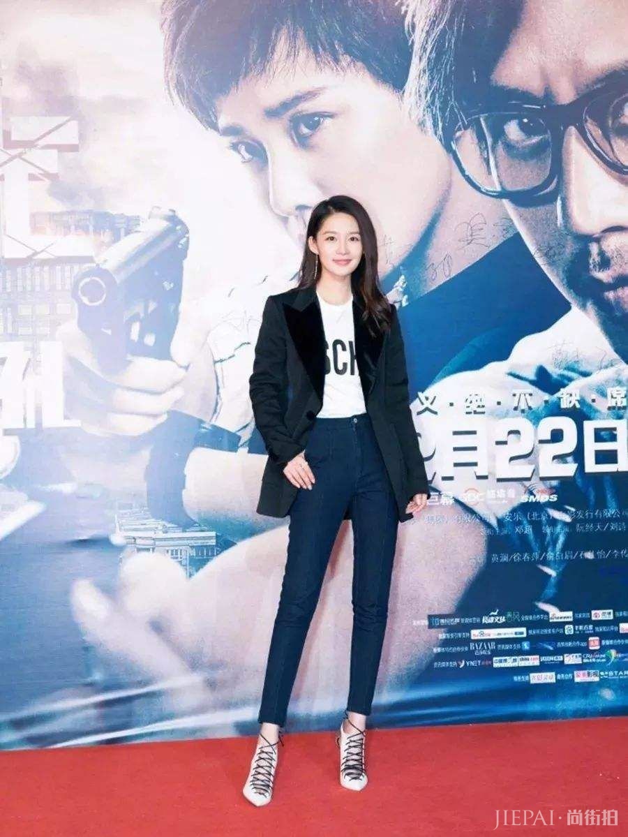 李沁穿“小绿鞋”太抢镜， 再加上一双漫画腿，的确是养眼！