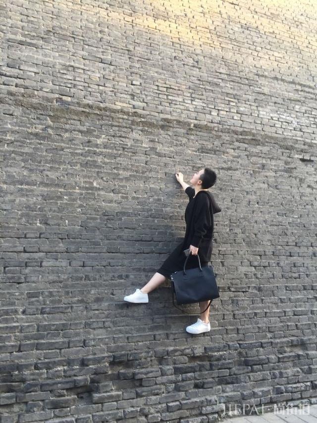 女生光头是种什么体验？从光头长到头发可以见人需要多久？