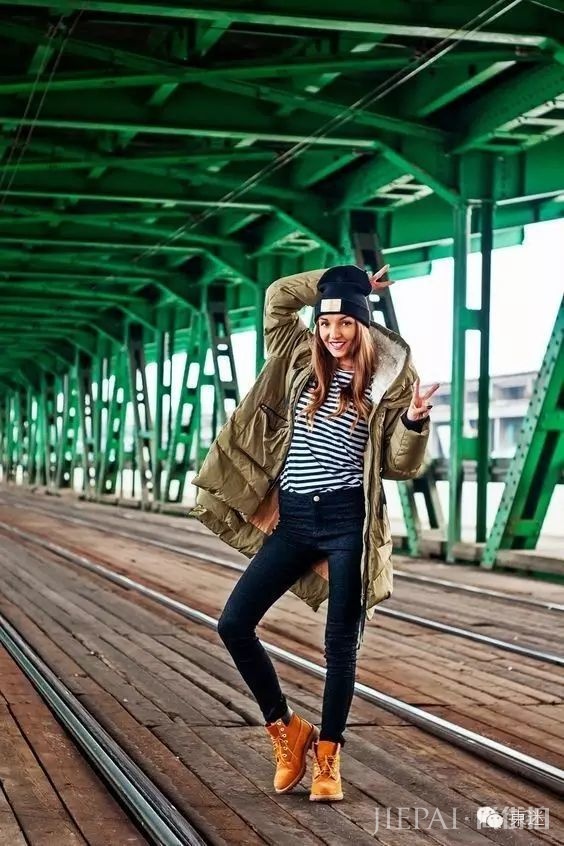马丁靴这样穿 才能搭出存在感