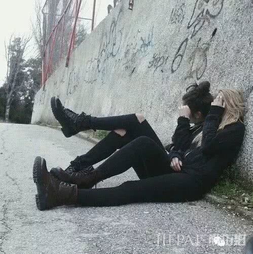 马丁靴这样穿 才能搭出存在感