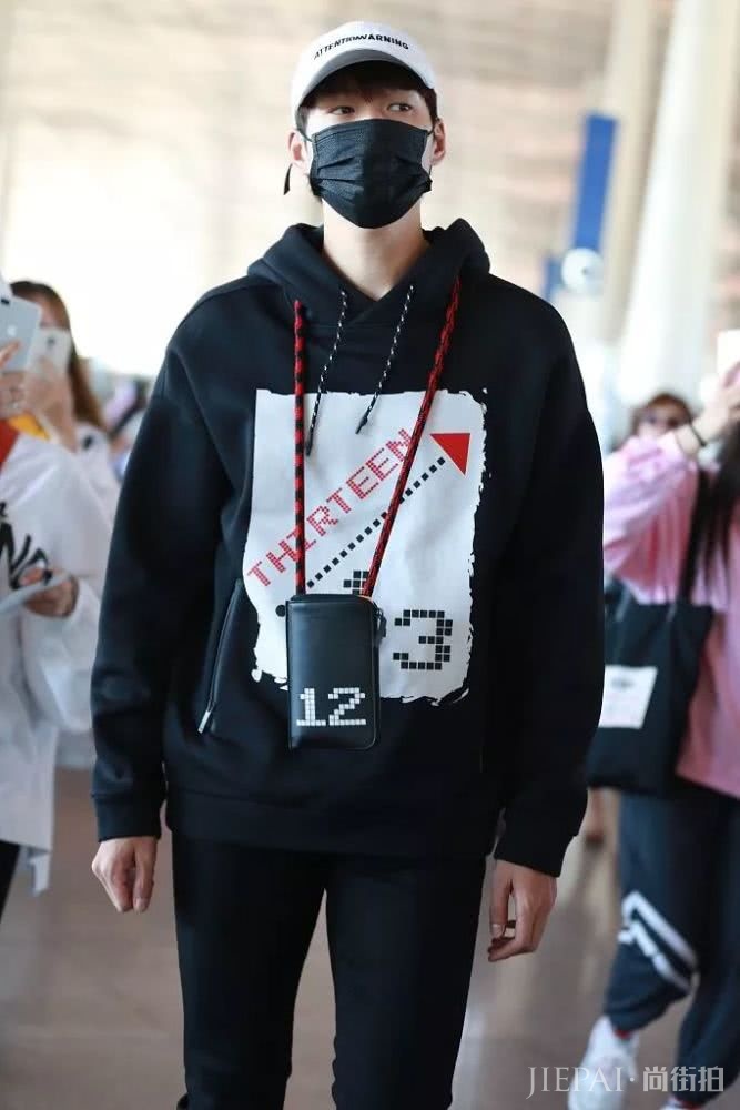 时尚圈的黑科技挂脖包你尝试过吗?