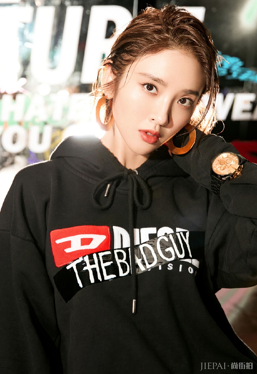 学唐艺昕秋冬这样穿衣打扮变的美美的