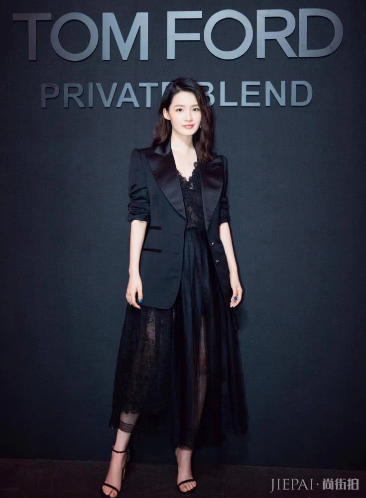 李沁终于换风格啦 ，西装配蕾丝纱裙秒变御姐