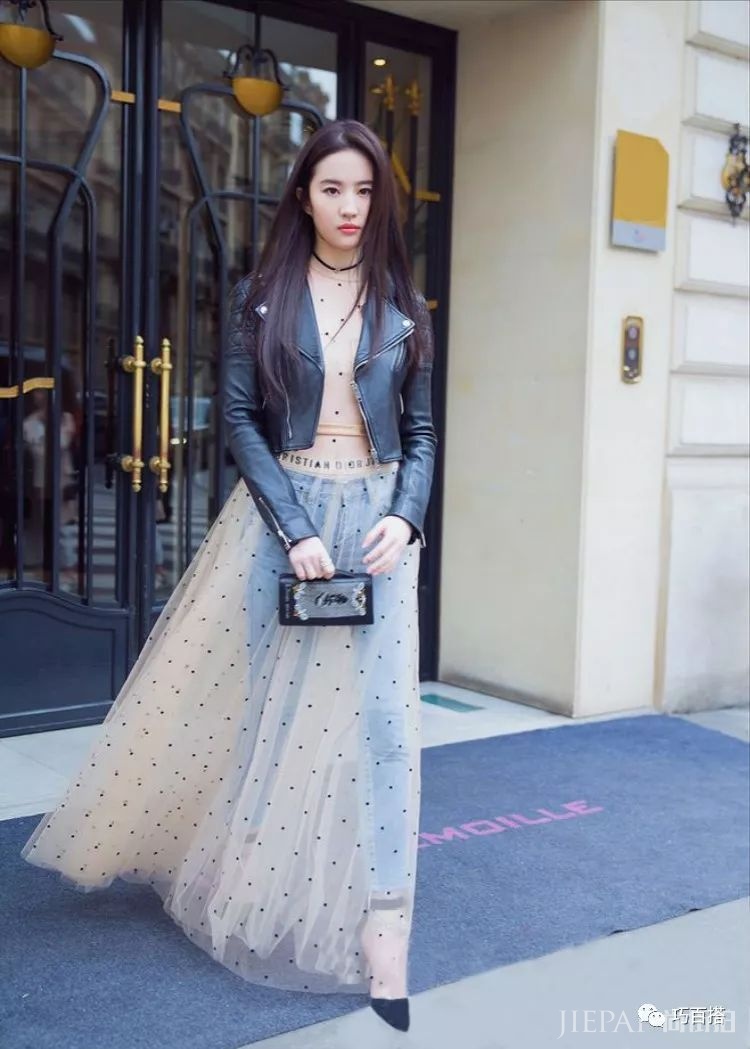 刘亦菲衣品真好，长腿惹人注目，越来越漂亮