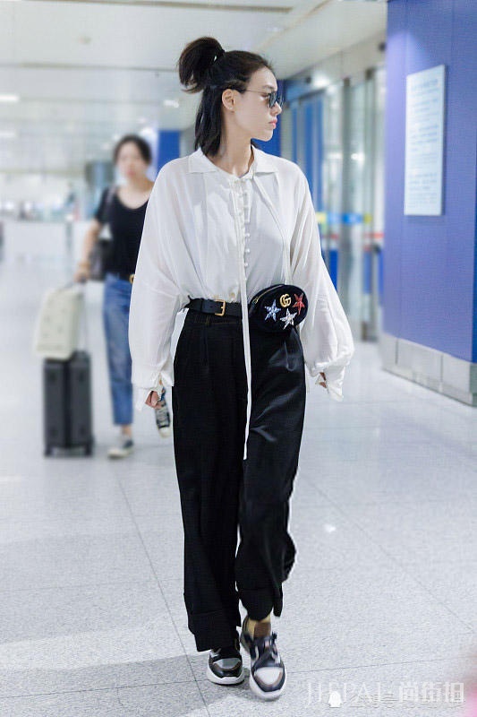 一件1000块的卫衣,马思纯居然穿成“五大三粗”