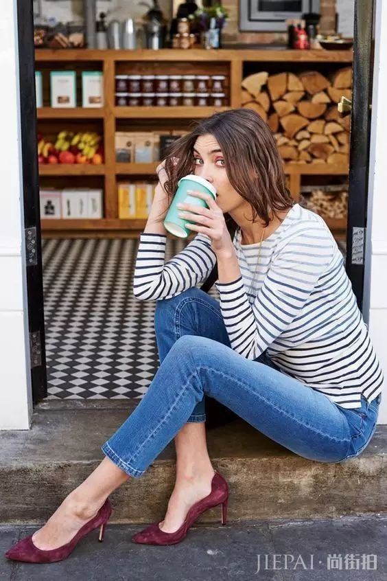 秋冬季节越来越凉 不会穿条纹衫你就少了很多穿搭乐趣