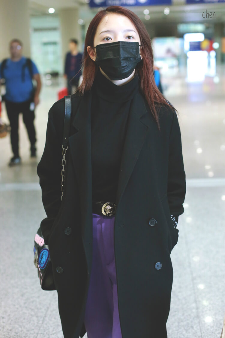 孟美岐穿紫色阔脚裤不得了,不仅腿长了还变瘦了