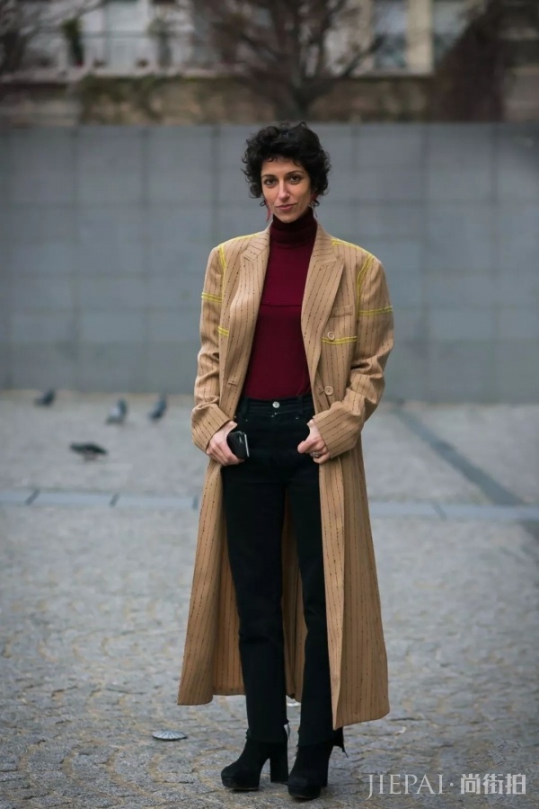 红梨色衣服怎么搭配 秋天更新衣橱色调少不了它