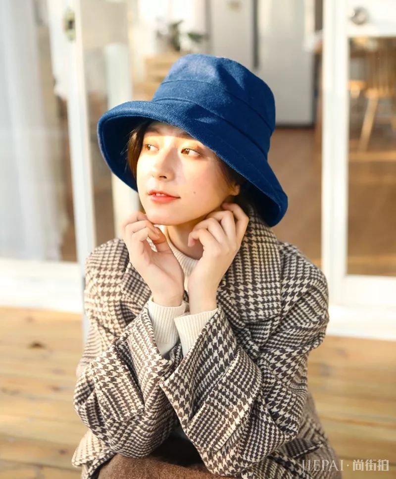 要想显脸小,帽子不可少