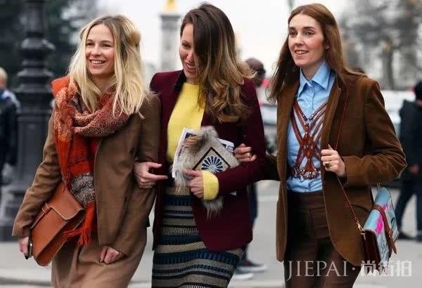 小时候的灯芯绒还记得吗?2018又火了,她们穿上美到犯规