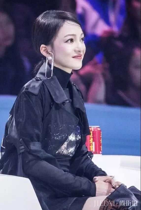 漫画女张韶涵头戴水钻紧箍咒,充满女神光环