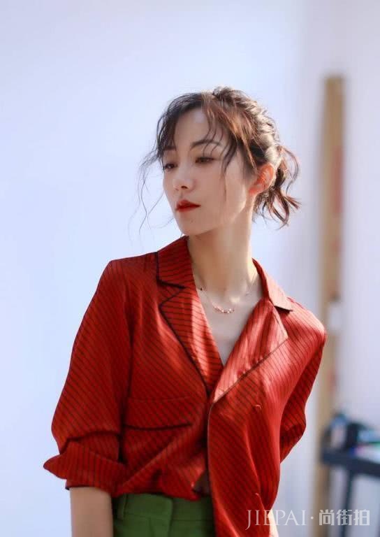 同样穿衣 韩雪红配绿依旧女神,刘涛针织衫却土气,差距在气质