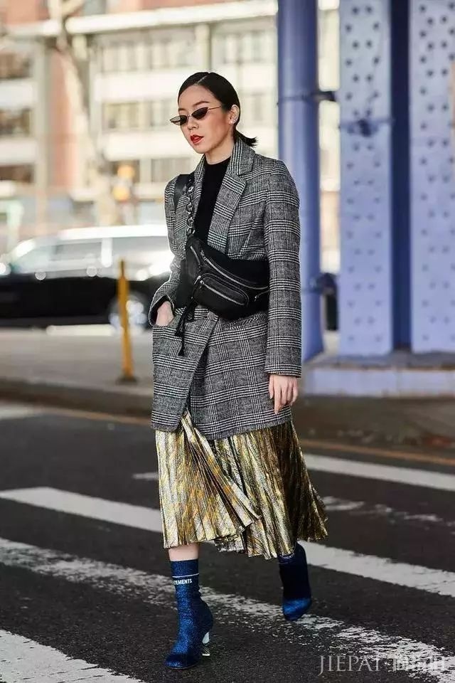 街头潮人告诉你 秋冬季度穿这6条裙子,美过一整年