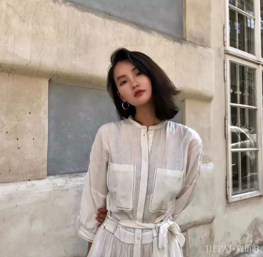 中性西装配偏分短发是绝配,复古风不好演绎,能撑起来的都是有颜值的小姐姐