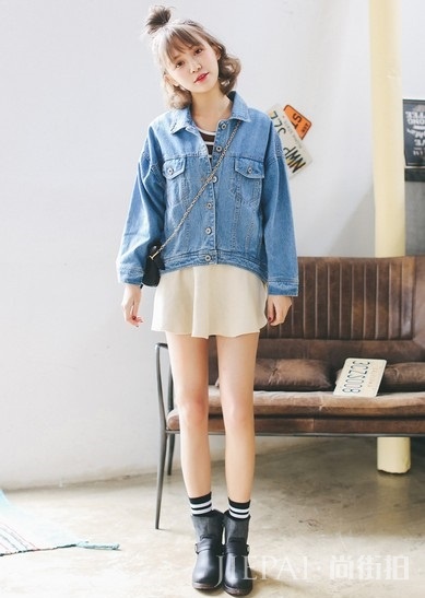 帅气女牛仔外套搭配 秋季玩转男友风