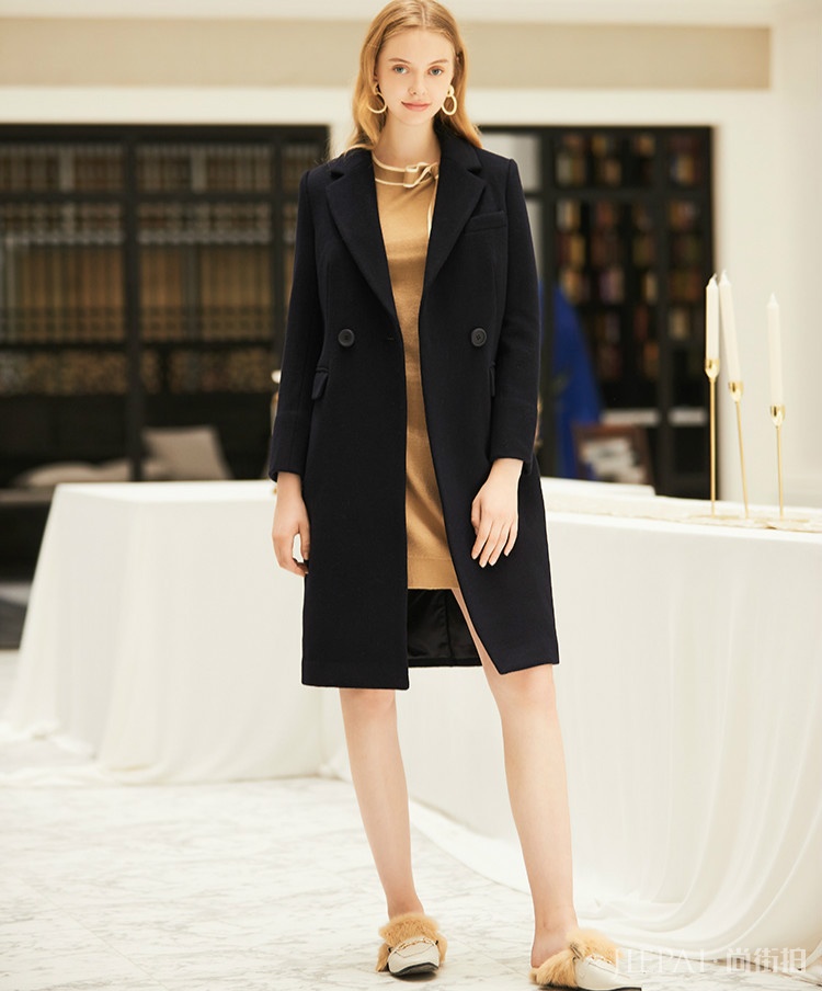 这个秋冬，女人衣柜拥有这3种“外套”，保你洋气时尚又保暖！