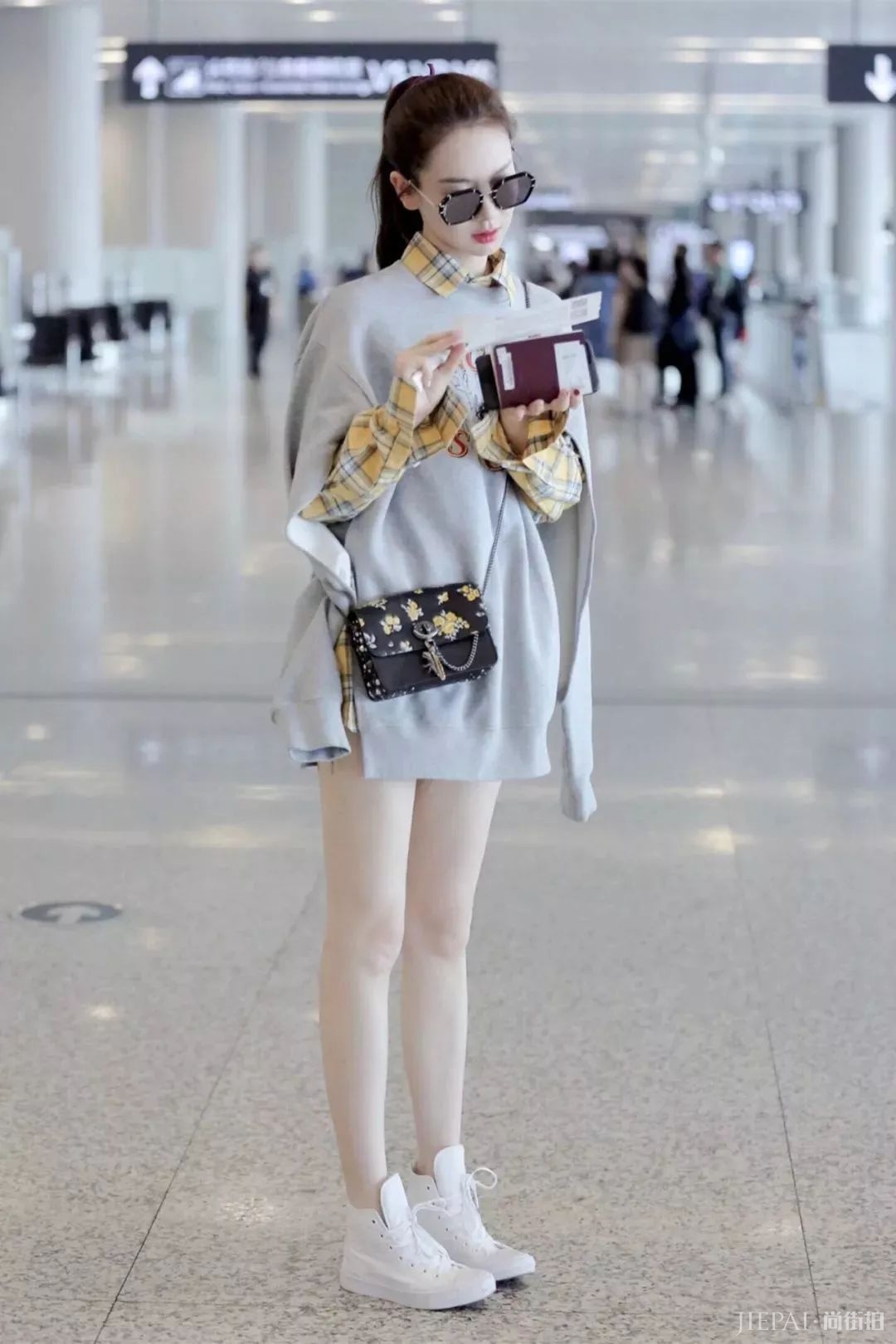 卫衣新穿法，你要这么穿也好看