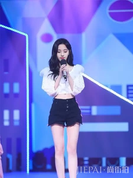 四千年美少女鞠婧祎“瘦到脱相”，颧骨凹陷的女孩怎么破？