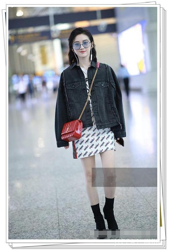 景甜真勇！这个季节还光腿走机场，网友：眼皮跟“刀砍”的一样！