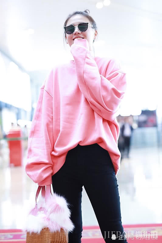 一件1000块的卫衣,马思纯居然穿成“五大三粗”